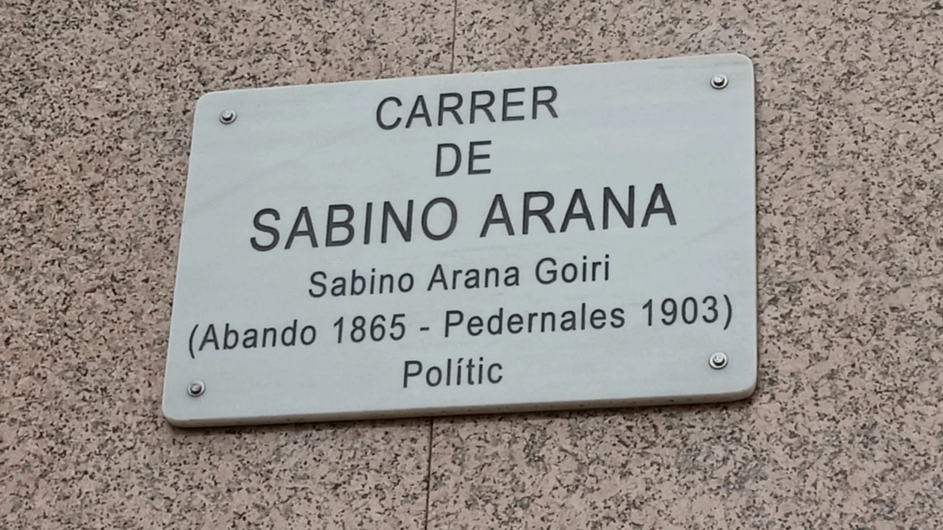 La calle Sabino Arana está en el distrito de Les Corts