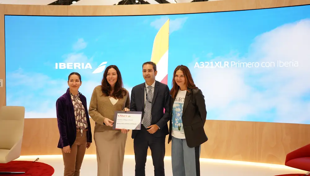 Iberia recibe el premio al mejor stand en Fitur 2025 en la categoría de empresas