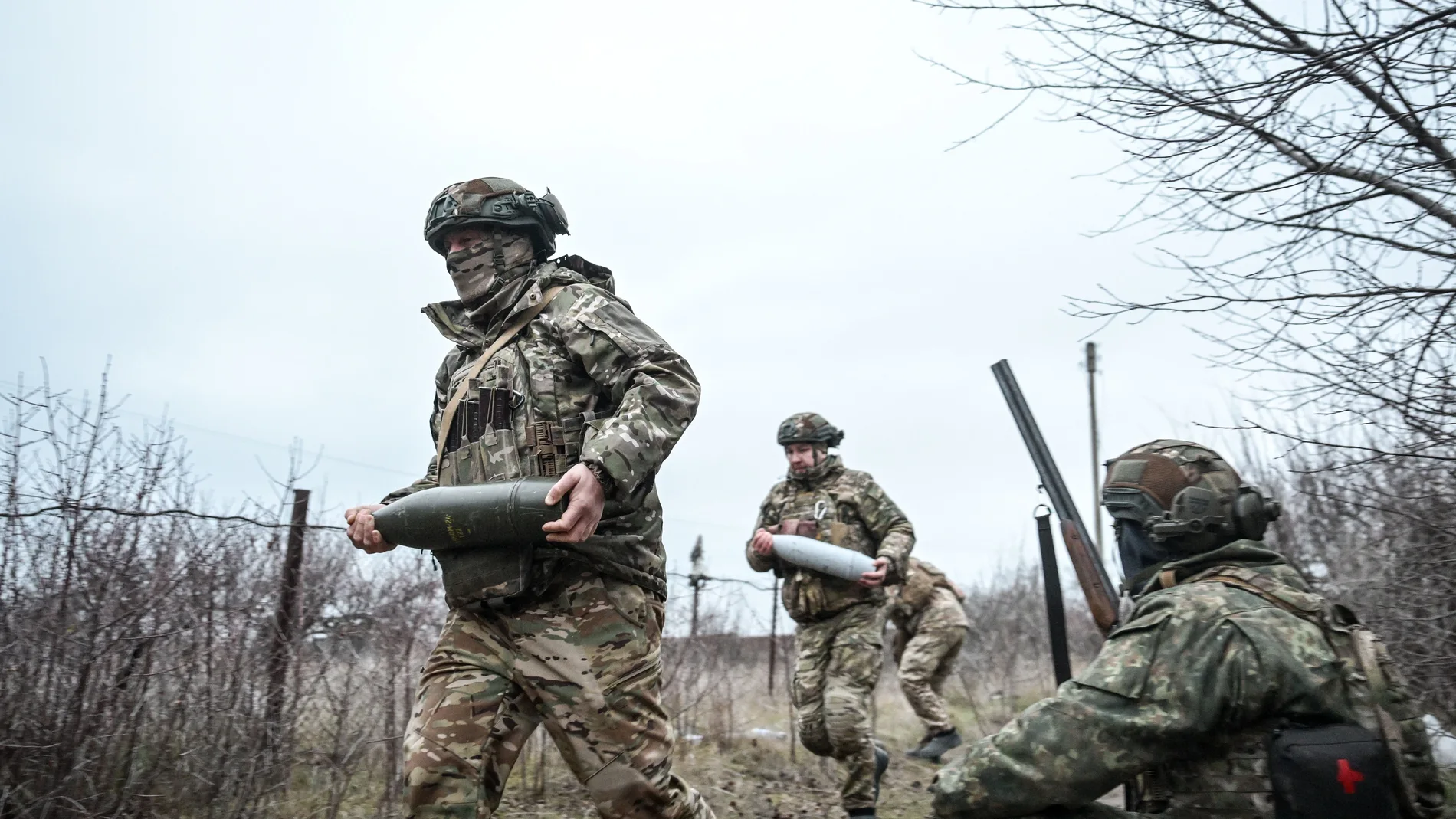 January 11, 2025, Zaporizhzhia Region, Ukraine: ZAPORIZHZHIA REGION, UKRAINE - JANUARY 11, 2025 - Soldiers of an artillery crew of the Riffle Battalion Special Unit of the Main Department of the National Police in Zaporizhzhia region unload ammunition, Zaporizhzhia region, southeastern Ukraine. Europa Press/Contacto/Dmytro Smolienko 11/01/2025 ONLY FOR USE IN SPAIN