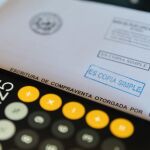 Una escritura de compraventa. 