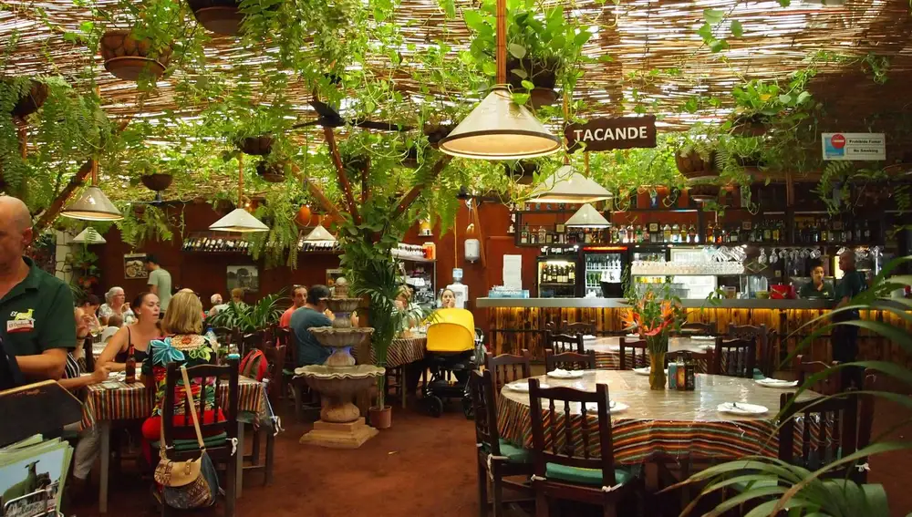 Cada rincón de este restaurante en Canarias cuenta una historia, rodeado de naturaleza y estilo rústico