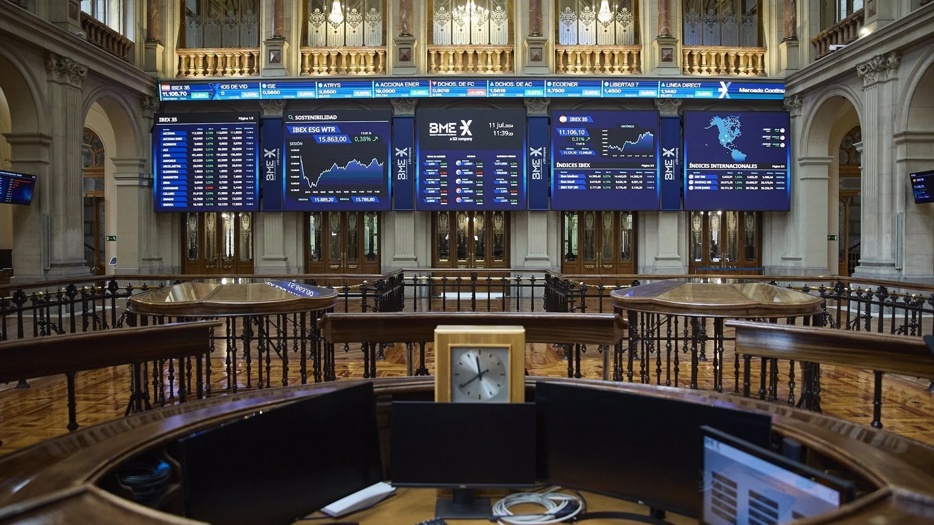 Economía/Bolsa.- El Ibex 35 avanza un 0,5% en la semana, pero no logra superar los 12.000 enteros