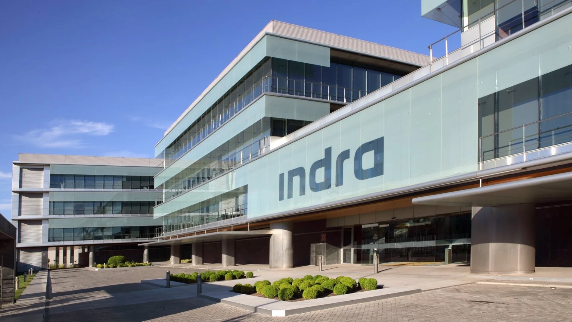 Economía.- El fondo estadounidense D.E.Shaw aflora una participación del 3,508% en Indra mediante derivados financieros