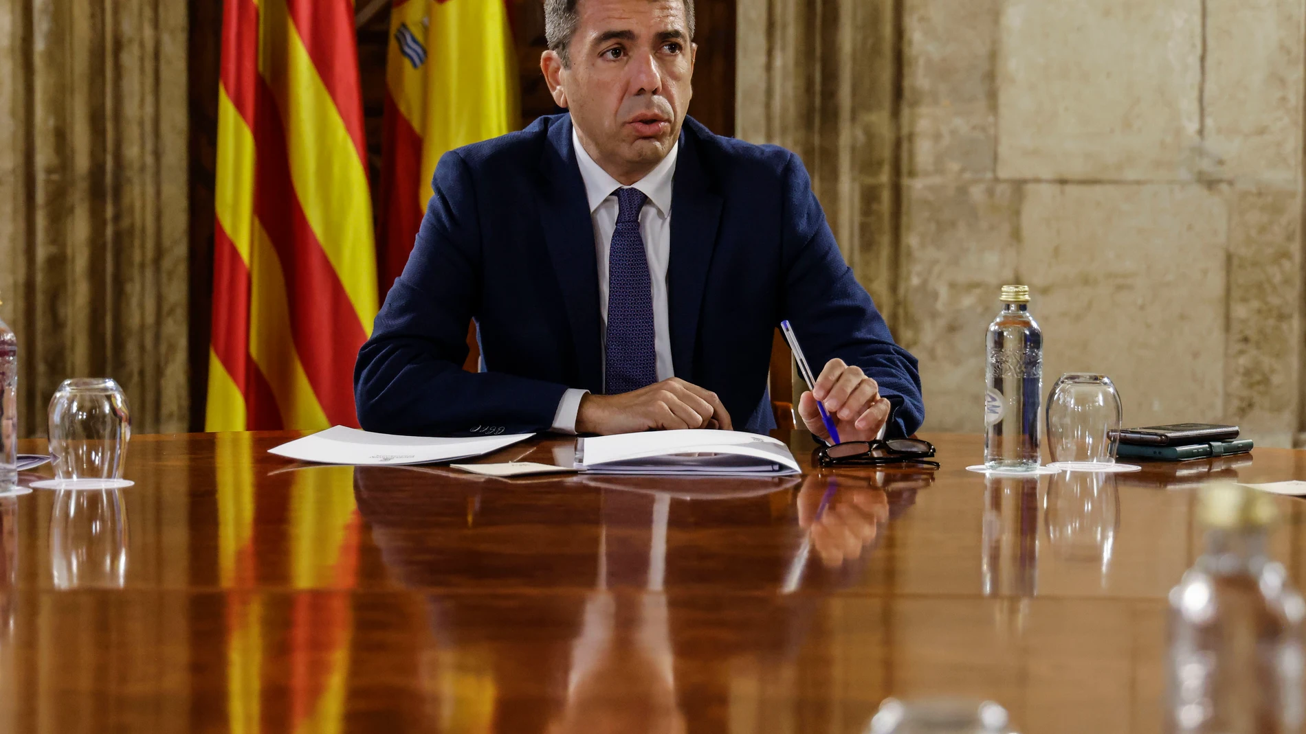 El president de la Generalitat valenciana, Carlos Mazón, durante la Mesa de Diálogo Social, en el Palau de la Generalitat, a 24 de enero de 2025, en Valencia, Comunidad Valenciana (España). 24 ENERO 2025;MESA;DIÁLOGO;SOCIAL Rober Solsona / Europa Press 24/01/2025