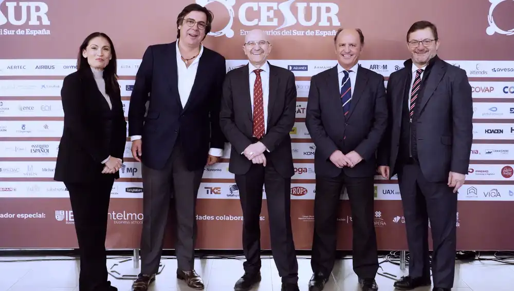 Ana Martínez, directora adjunta de GeneraSur; José Manuel González, presidente de CESUR; Miguel Ángel Martínez-González; Rodrigo Molina, presidente de Pineda; y Fernando Seco, vicepresidente ejecutivo de CESUR