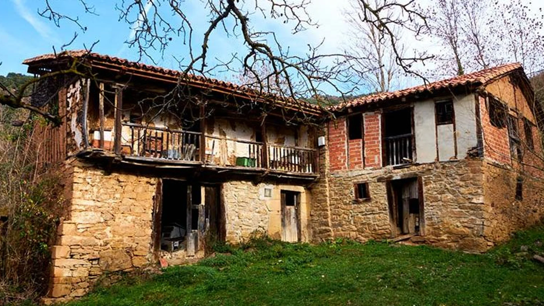 El pueblo ideal para jubilarse con amigos: se vende en Cantabria y tiene diez casas