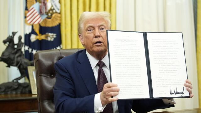 Trump deroga la "peligrosa" regulación de Biden sobre Inteligencia Artificial y criptomonedas Trump deroga la "peligrosa" regulación de Biden sobre Inteligencia Artificial y criptomonedas