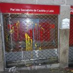 Ataque con botes de pintura a la fachada del PSOE de Béjar