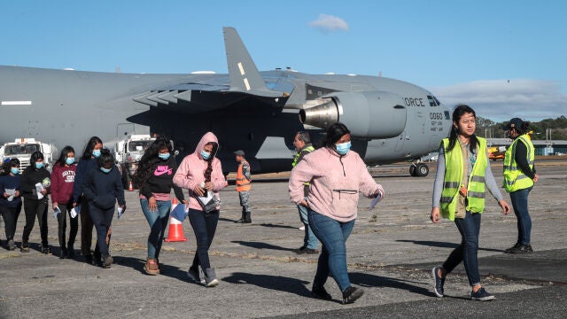 Trump envía a los primeros deportados de su Gobierno a Guatemala en aviones militares