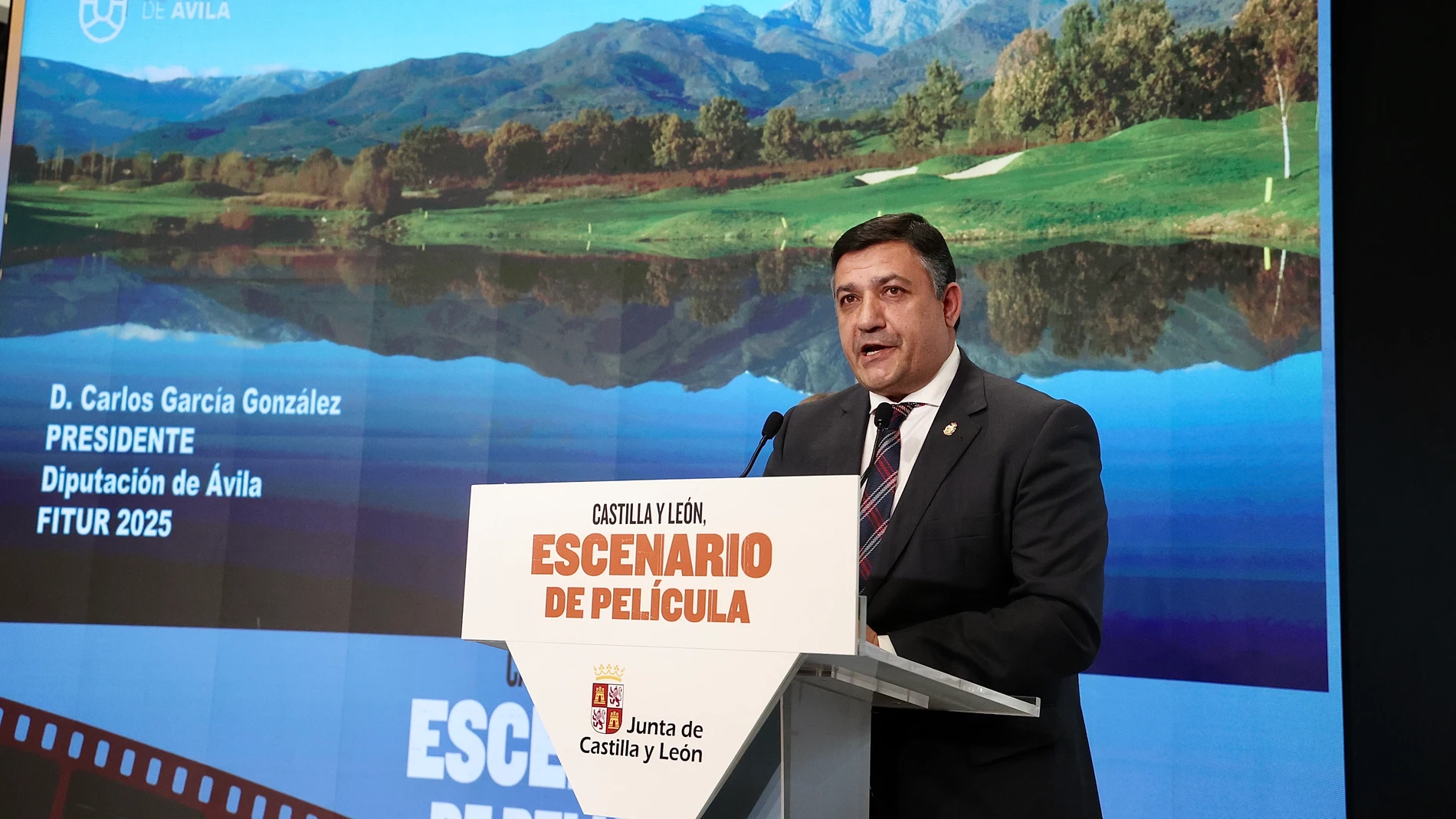 Carlos García durante la presentación de la oferta turística de la Diputación de Ávila