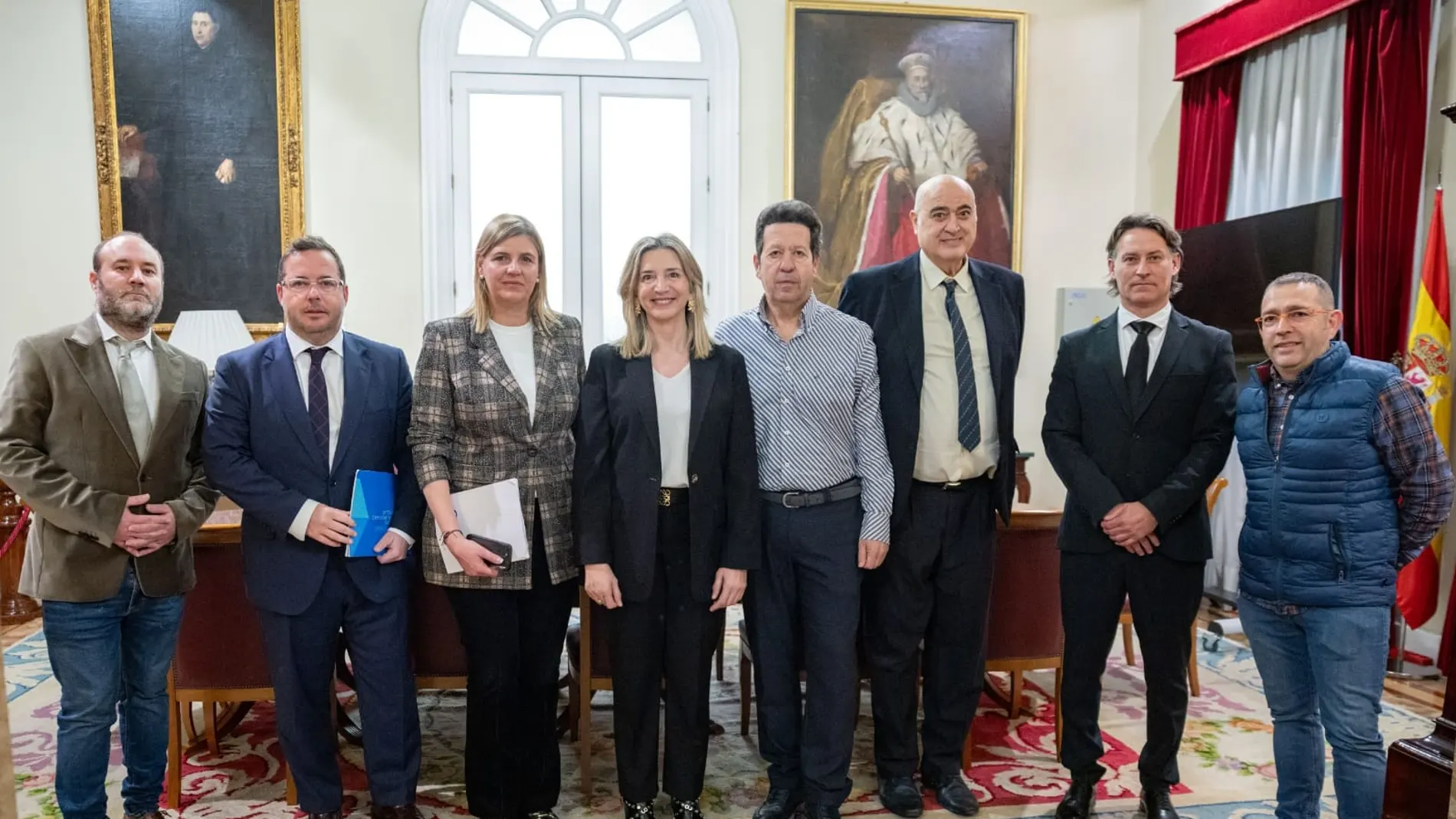 La portavoz del PP en el Senado, Alicia García, se reúne con los representantes del turismo de Castilla y León y Ávila