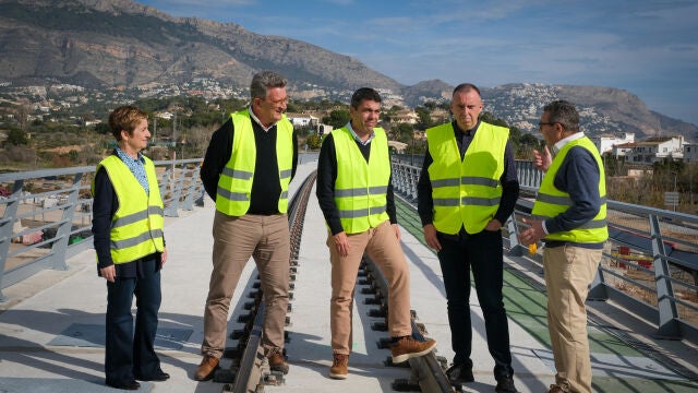 Mazón avanza que el 28 de enero se reabrirá el tramo Altea-Calp del TRAM para conectar sin transbordos Dénia y Benidorm