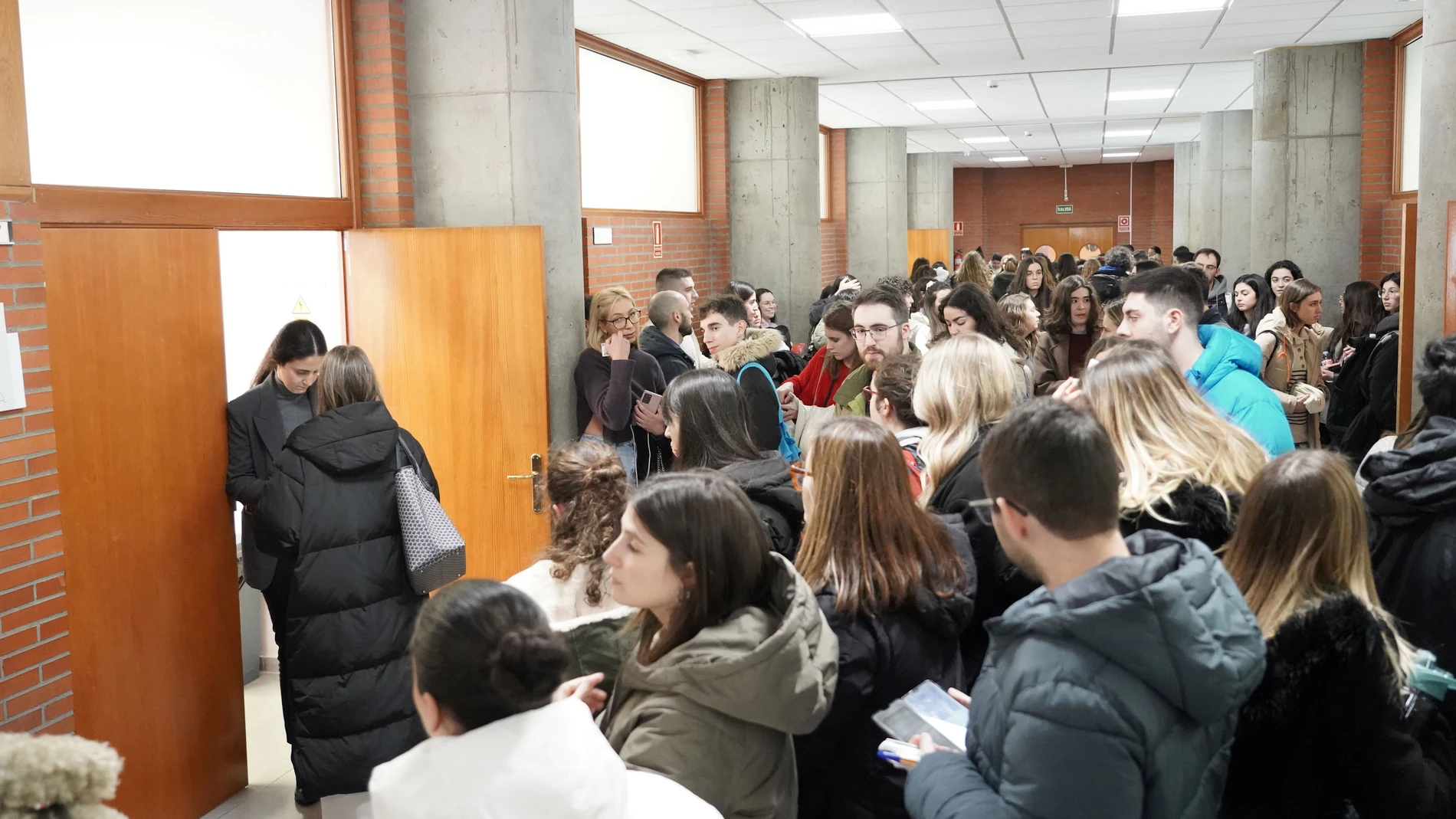 Centenares de personas participan en Valladolid en el examen del Ministerio de Sanidad para acceder a plazas de Formación Sanitaria Especializada