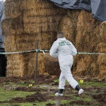 Policía científica en el lugar de los hechos, en una finca cercana a Ciudad Rodrigo (Salamanca)