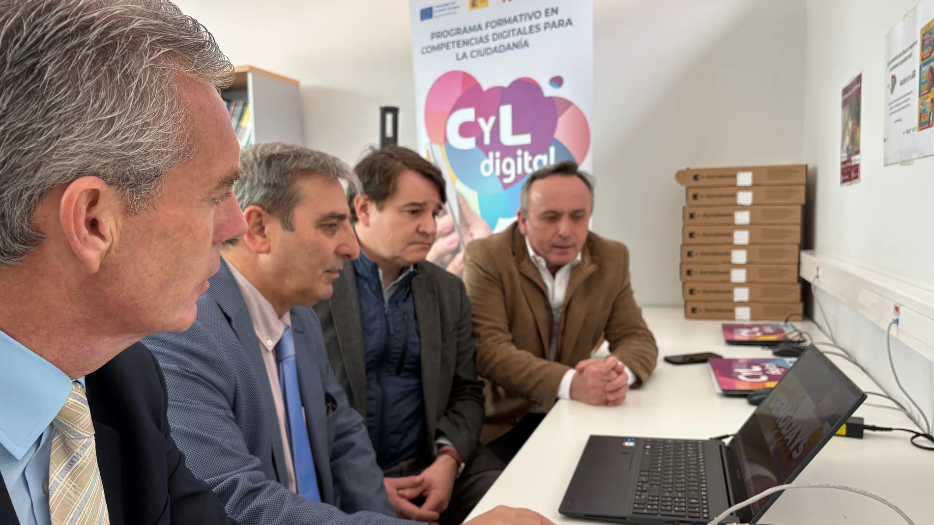 El consejero José Luis Sanz Merino prueba el "Demo Days"