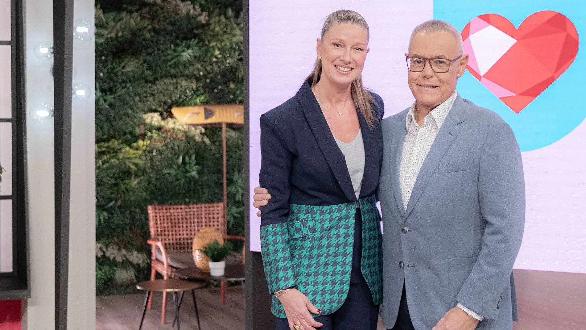 Anne Igartiburu y Jordi González, presentadores de 'D Corazón'