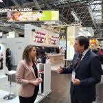 El consejero de Economía y Hacienda, Carlos Fernández Carriedo, durante una visita a una feria gastronómica internacional