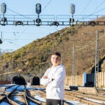 El joven palentino, Enrique Gómez, uno de los artífices del documental ‘La conquista del puerto: 140 años del ferrocarril en Pajares’