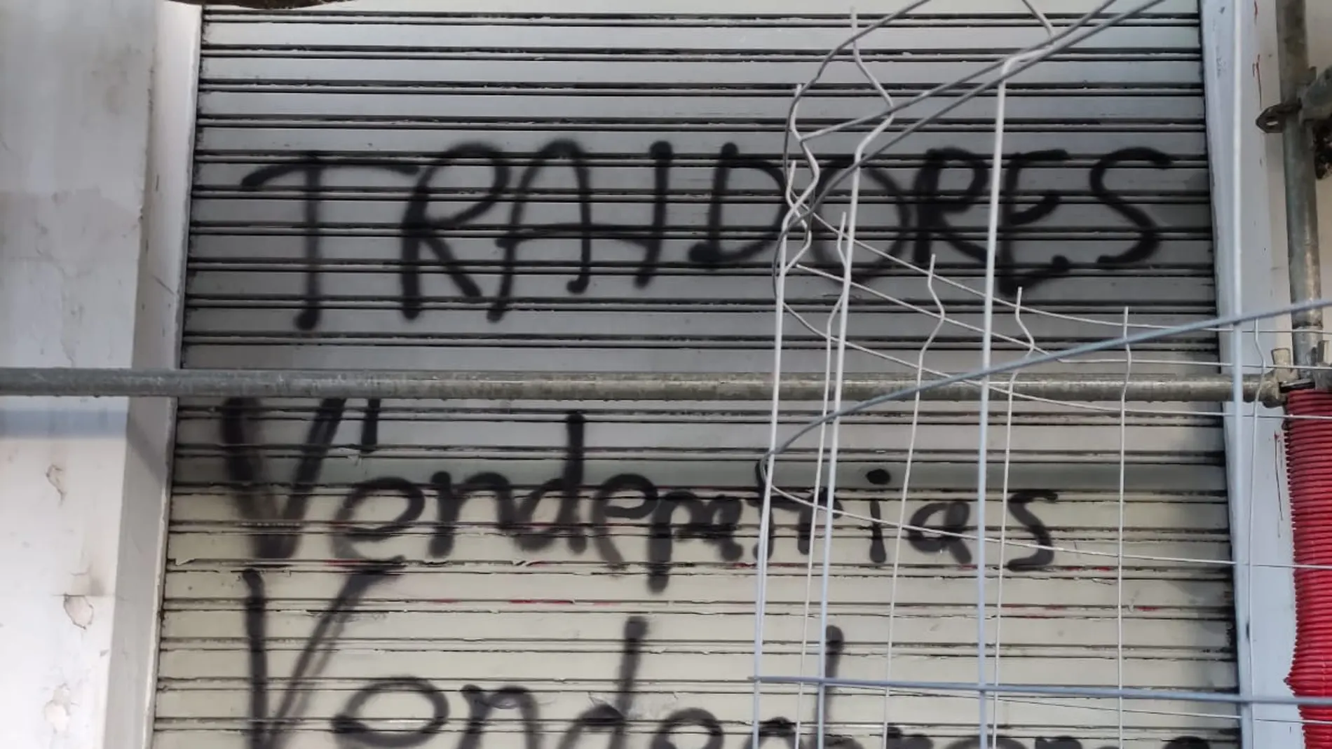 Pintadas en la sede del PSOE en Burgos
