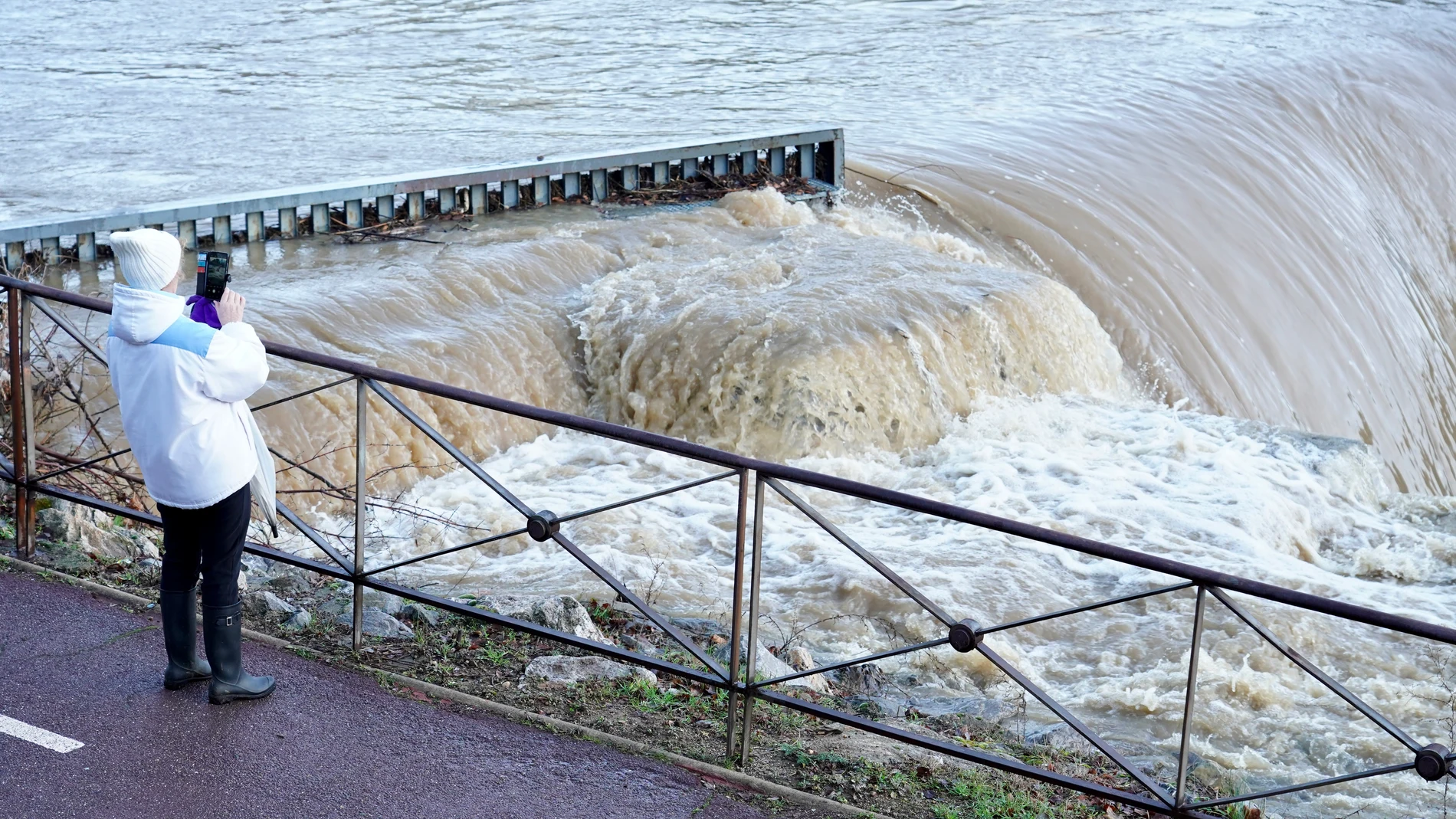 Crecida del río Bernesga a su paso por León
