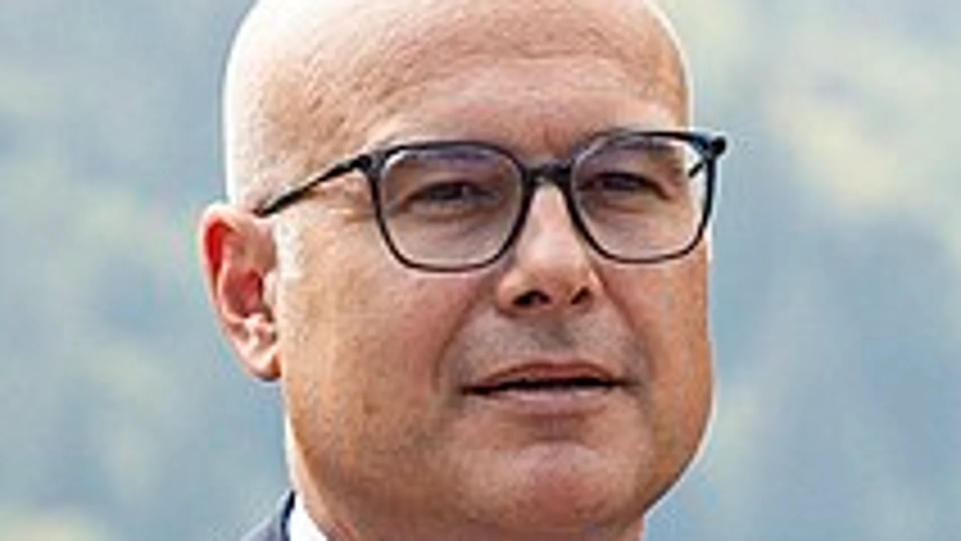 Dimite el primer ministro serbio Milos Vucevic