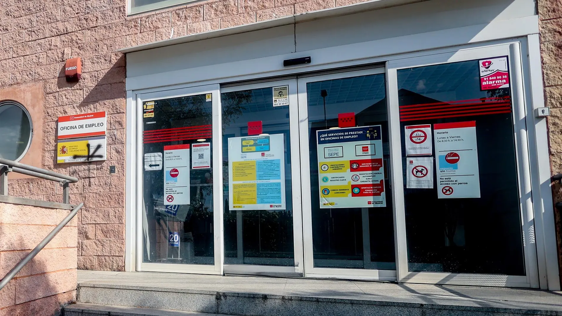 Economía.- (AMP 2) El paro cae en 265.300 personas en 2024 y el empleo marca récord tras sumar 468.100 empleos en el año