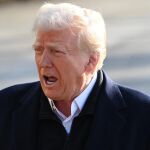 VÍDEO: EEUU.- Trump firma varias órdenes para reestructurar el Ejército, incluida exclusión de miembros transgénero