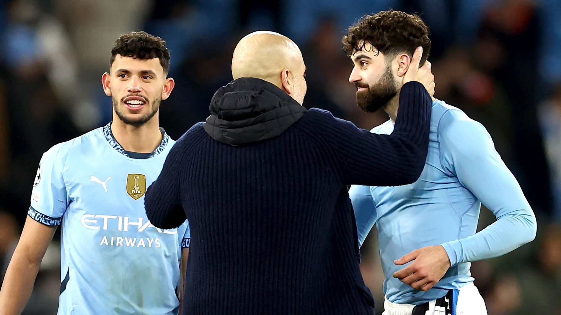 Manchester (United Kingdom), 29/01/2025.- Manchester City manager Pep Guardiola celebrates with players Josko Gvardiol (R) and Matheus Nunes (L) after the UEFA Champions League match between Manchester City and Club Brugge in Manchester, Britain, 29 January 2025. Manchester City won 3-1. (Liga de Campeones, Reino Unido) EFE/EPA/ADAM VAUGHAN