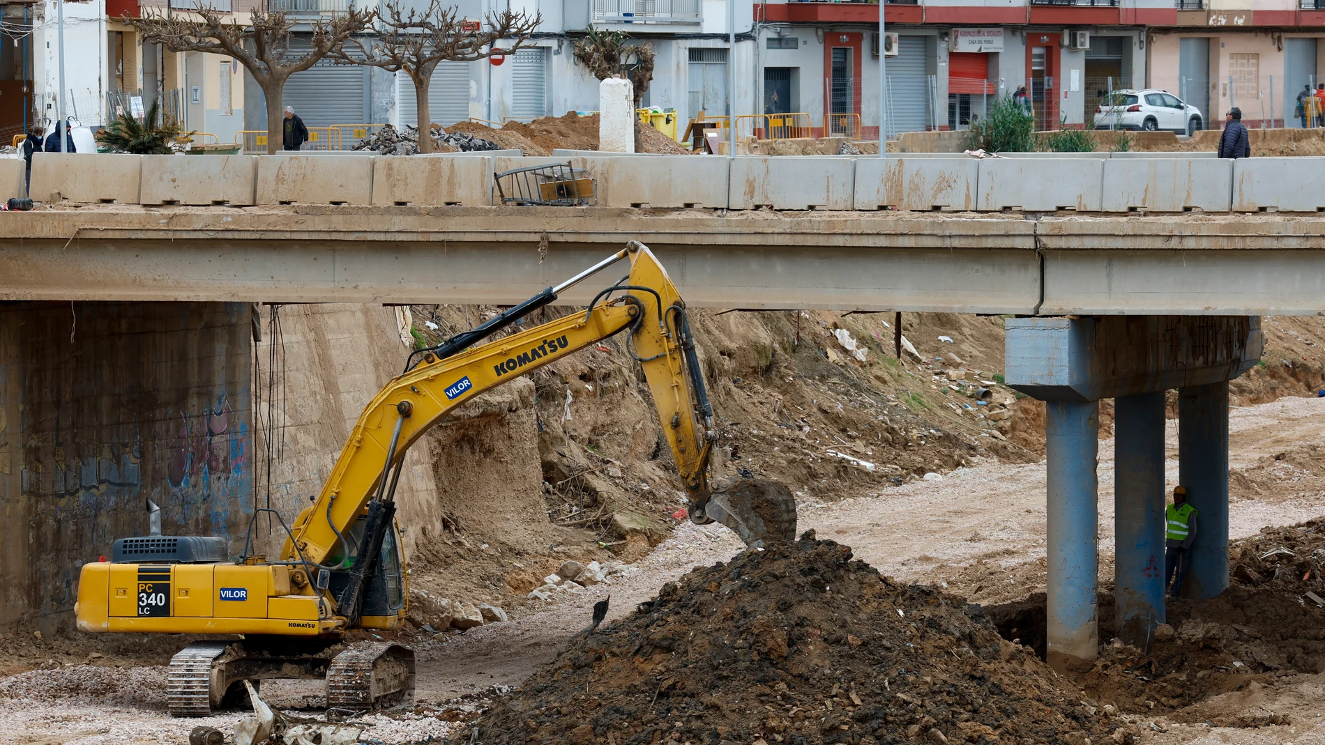 GRAFCVA5093. PAIPORTA (VALENCIA), 29/01/2025.- Vista general de las obras de reparación en el barranco del PoyoTres meses después de la dana que arrasó la provincia de Valencia el pasado 29 de octubre las distintas administraciones hacen balance de la situación actual mientras los vecinos de las zonas afectadas intentan regresar a una cierta normalidad y los equipos de rescate siguen buscando a las tres personas desaparecidas. EFE/Ana Escobar