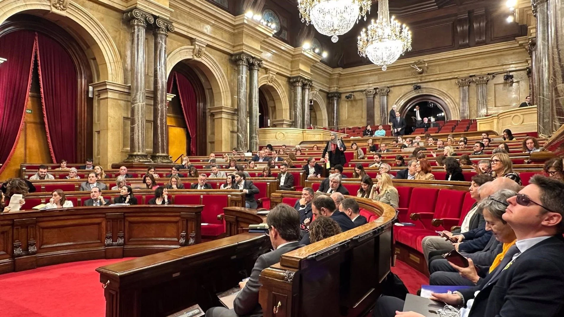 El Parlamento de Cataluña aprueba la prórroga presupuestaria, con el 'sí' de PSC, ERC y Comuns