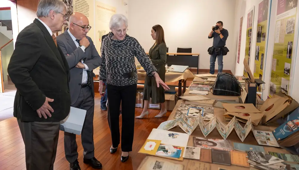 El Cabildo de Gran Canaria entrega a la Fundación Juan Negrín un nuevo envío de la familia con 23 cajas de documentos