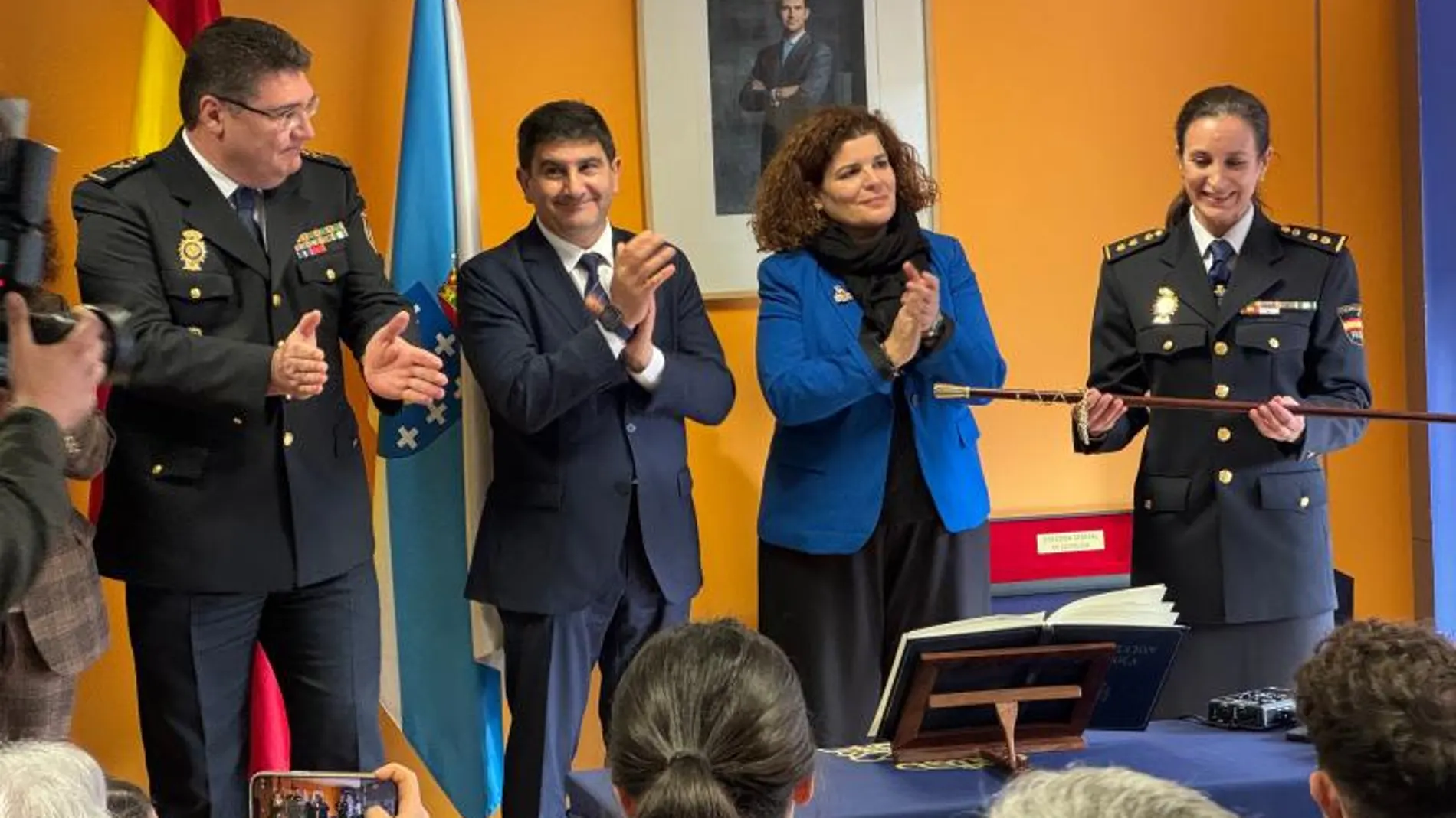 Nuria Palacios toma posesión como la primera comisaria mujer de Santiago de Compostela