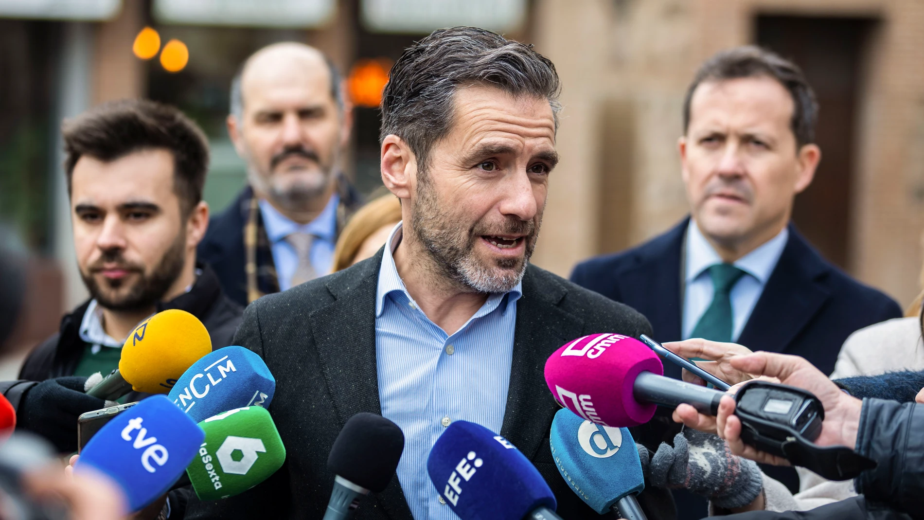 TOLEDO, 29/01/2025.- El portavoz del Partido Popular y vicesecretario de Cultura, Borja Sémper, atiende a la prensa con motivo de su visita al Museo Sefardí de Toledo. EFE/Ángeles Visdómine