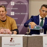 El presidente de la Asociación, Christian Lesaec, y el abogado Manuel Hernández