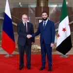 El viceministro de Exteriores ruso, Mijail Bogdánov, en la reunión con el líder de Siria, Ahmed al Sharaa