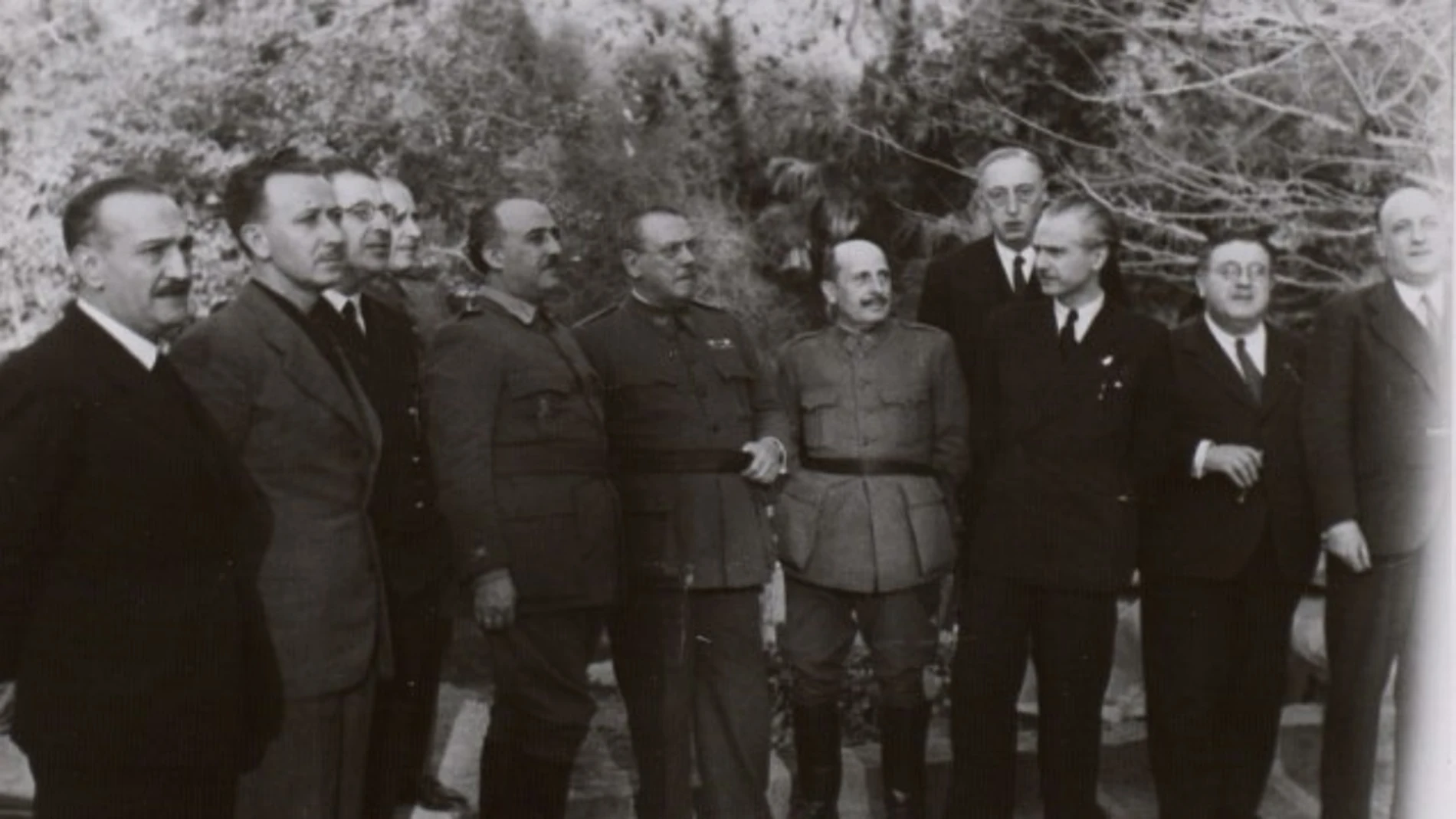 Alfonso Peña Boeuf, Pedro González Bueno, Francisco Gómez Jordana, Francisco Franco, Martínez Anido, el General Dávila, Tomás Dominguez Arévalo, Serrano Suñer, Pedro Saínz Rodríguez y Andrés Amado Reygondaud