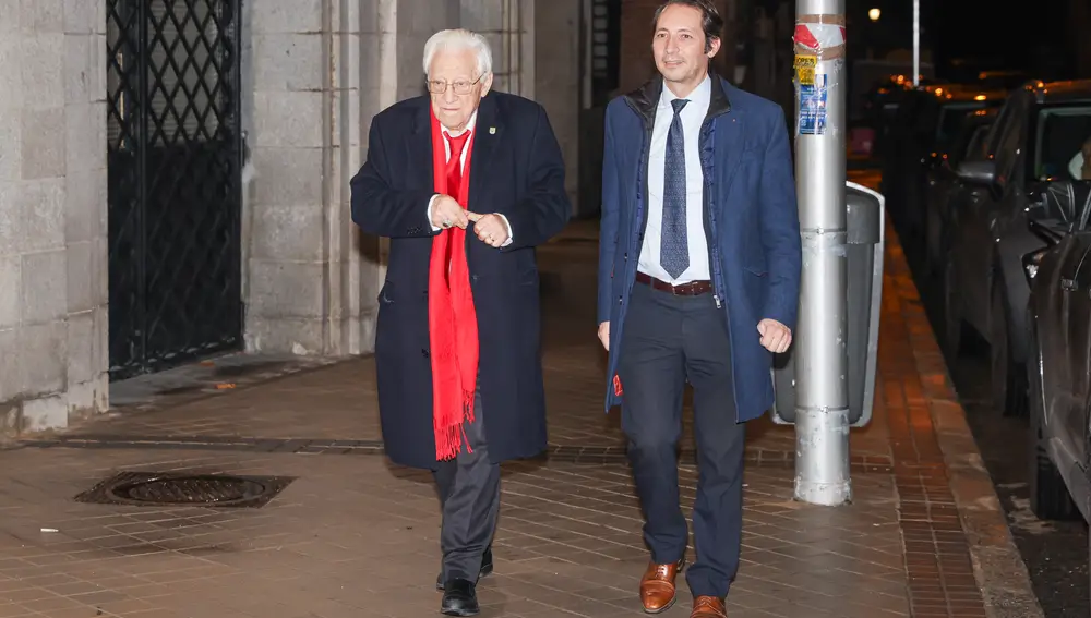 El Padre Ángel, a su llegada al funeral