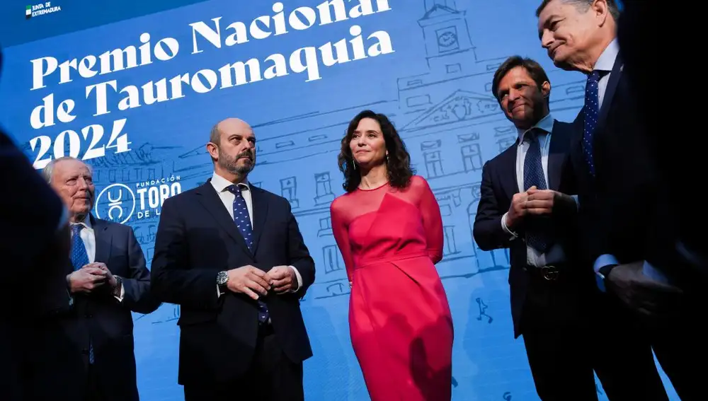 El look de Ayuso.