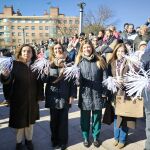 Rocío Lucas junto a Raquel Alonso en el Día de la Paz celebrado en el barrio de las Delicias