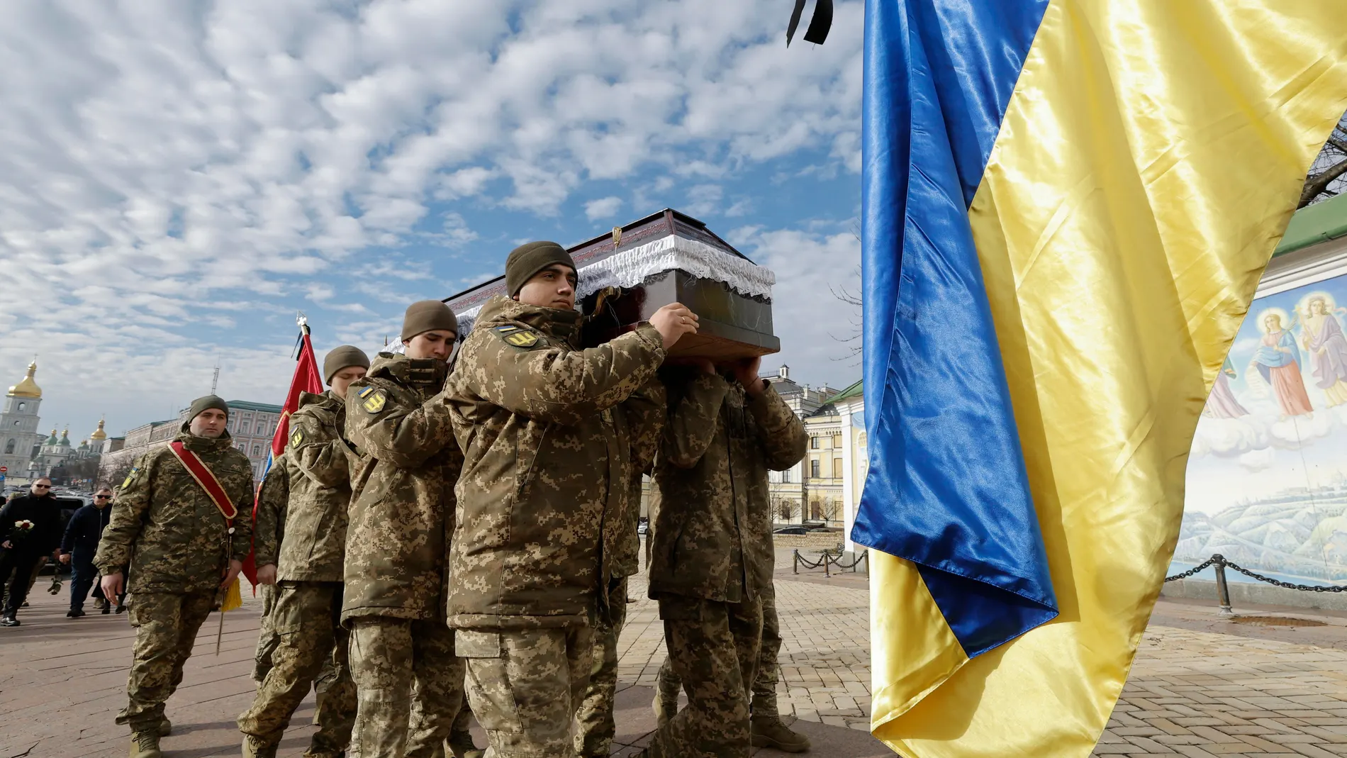 Kyiv (Ukraine), 30/01/2025.- Relatives, friends and comrades of late Polish national Filip Antosiak attend his farewell ceremony at St. Mykhailivsky Cathedral in Kyiv, 30 January 2025. Polish volunteer Filip Antosiak, 19, fought for Ukraine in the 25th Separate Airborne Brigade and was killed in action on 19 January near Pokrovsk, Donetsk. (Rusia, Ucrania, Kiev) EFE/EPA/SERGEY DOLZHENKO