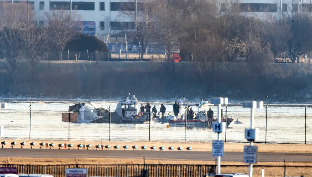 Search efforts after passenger jet collided with military helicopter in Washington DC