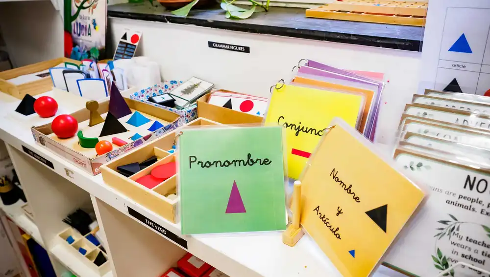 Los alumnos de La Estrella del Pez Luna destacan por su placer y entusiasmo hacia el aprendizaje, la escuela rezuma cultura y los alumnos se zambullen en ella con entusiasmo y asombro