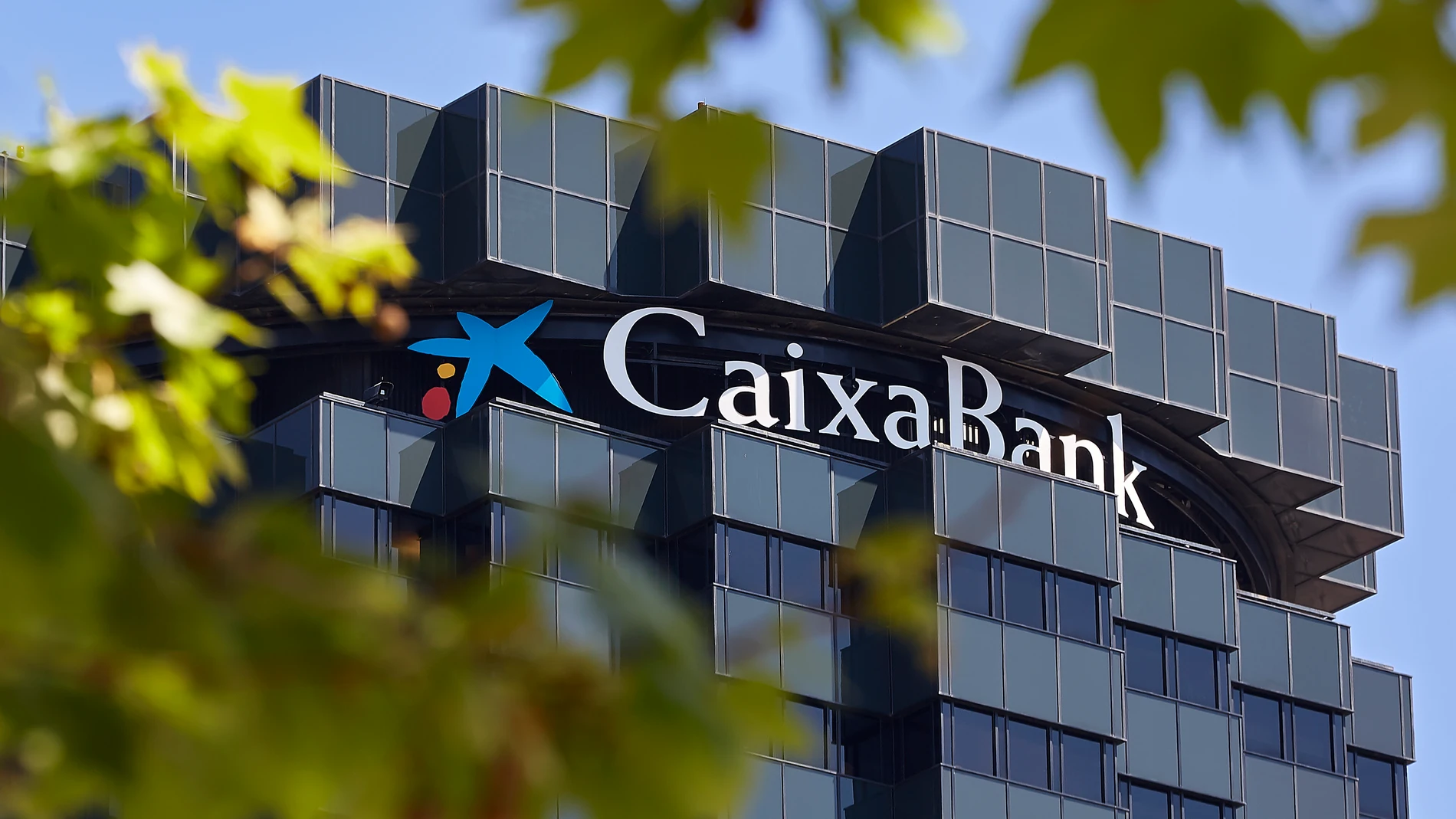 CaixaBank dispara su resultado en 2024 hasta llegar a los 5.787 millones de euros