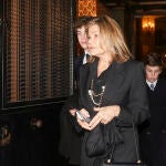 Cari Lapique, a la salida del funeral de su hermano