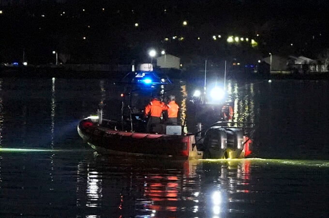 Última hora del accidente de avión de American Airlines en Washington, en directo: heridos, labores de rescate y reacciones 
