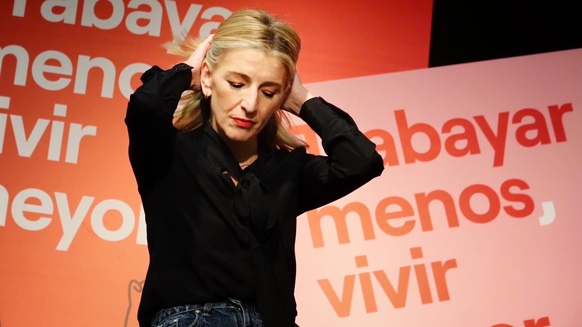 La vicepresidenta segunda y ministra de Trabajo y Economía Social, Yolanda Díaz, durante un acto por la reducción de la jornada laboral, en el Centro Municipal El Coto, a 30 de enero de 2025, en Gijón, Asturias (España). El acto, titulado 'Trabayar menos, vivir meyor', reunirá a representantes de los sindicatos CCOO y UGT de Asturias, además de a diferentes movimientos sociales. Posiblemente el próximo martes 4 de febrero en el Consejo de Ministros se aprobará la nueva jornada de trabajo que ...