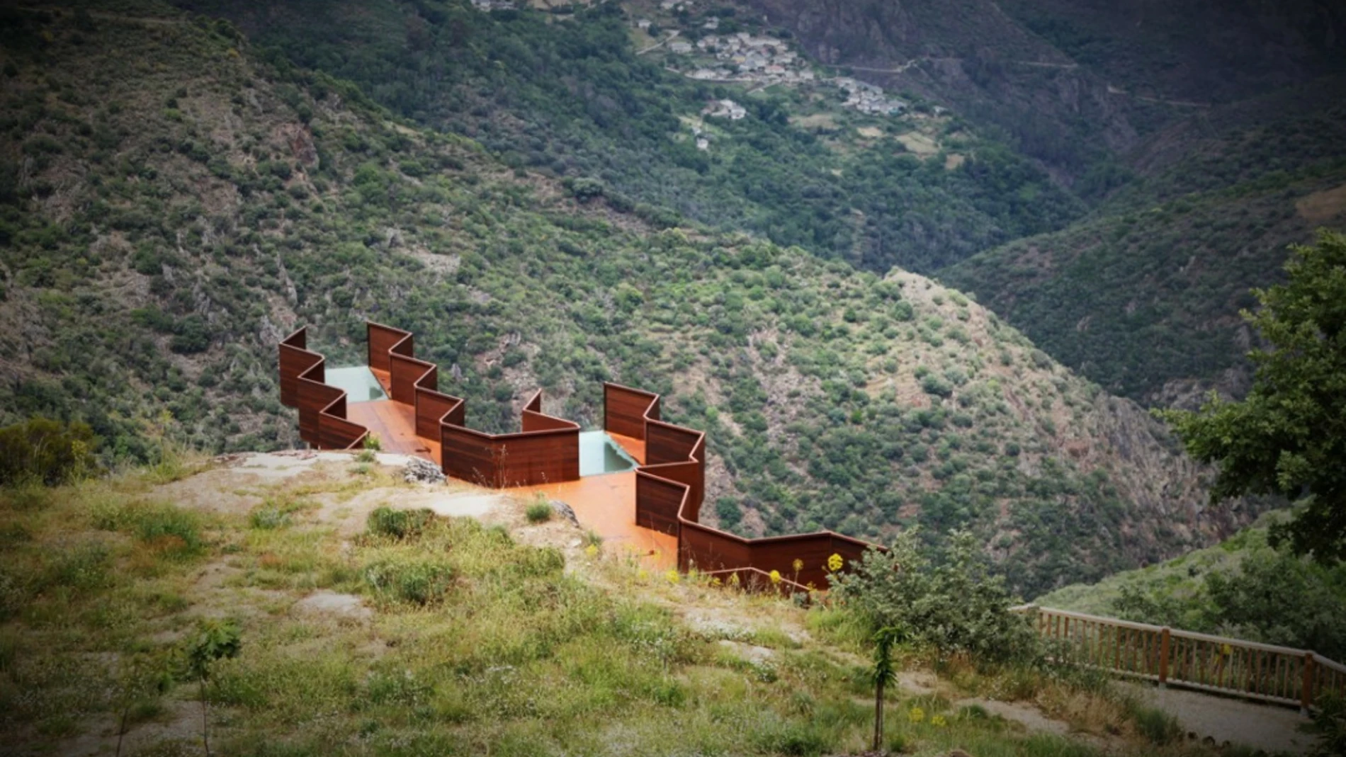 Así es el mirador gallego que te hará flotar sobre el paisaje de la Ribeira Sacra
