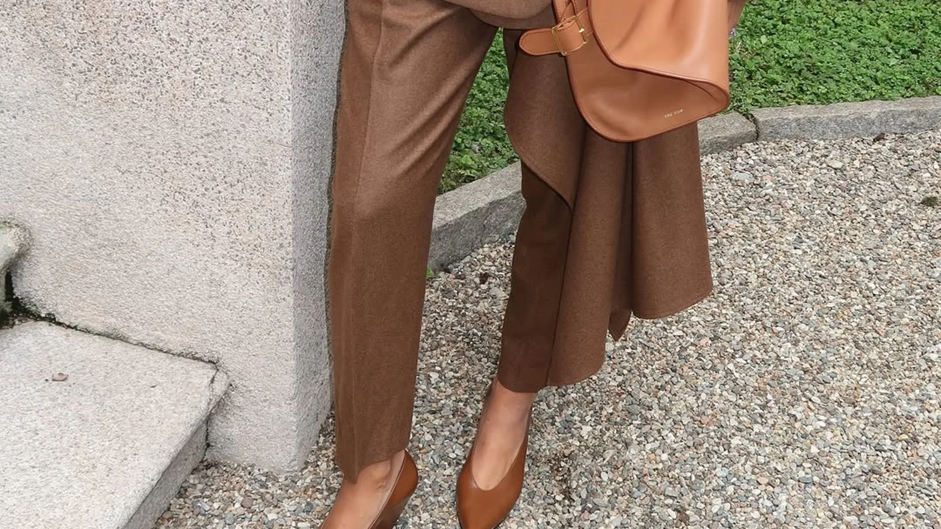 Estos son los pantalones marrones que necesitas de nueva colección.
