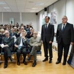 Homenaje póstumo a José Carlos Pastor durante el acto por el 30 aniversario del IOBA presidido por el consejero Alejandro Vázquez y Miguel Maldonado