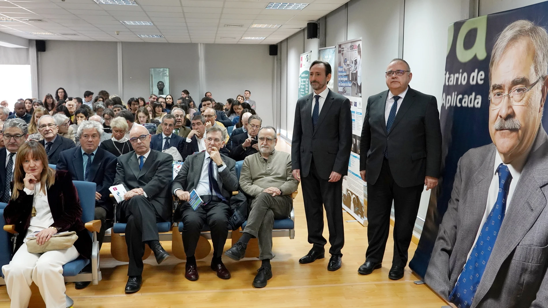 Homenaje póstumo a José Carlos Pastor durante el acto por el 30 aniversario del IOBA presidido por el consejero Alejandro Vázquez y Miguel Maldonado